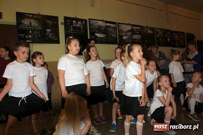 Zdjęcie w galerii na portalu naszraciborz.pl: Gminny Przegląd Zespoł&oacute;w Artystycznych w Krzanowicach wiadomości z regionu