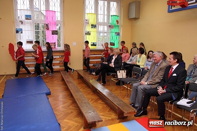 Zdjęcie w galerii na portalu naszraciborz.pl: Nie ma mniej lub bardziej ważnej kulturowości – Dzień Różnorodności Kulturowej w SP 5  wiadomości z regionu