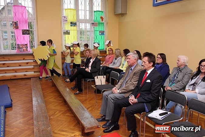 Zdjęcie w galerii na portalu naszraciborz.pl: Nie ma mniej lub bardziej ważnej kulturowości – Dzień Różnorodności Kulturowej w SP 5  wiadomości z regionu