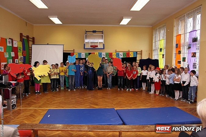Zdjęcie w galerii na portalu naszraciborz.pl: Nie ma mniej lub bardziej ważnej kulturowości – Dzień Różnorodności Kulturowej w SP 5  wiadomości z regionu