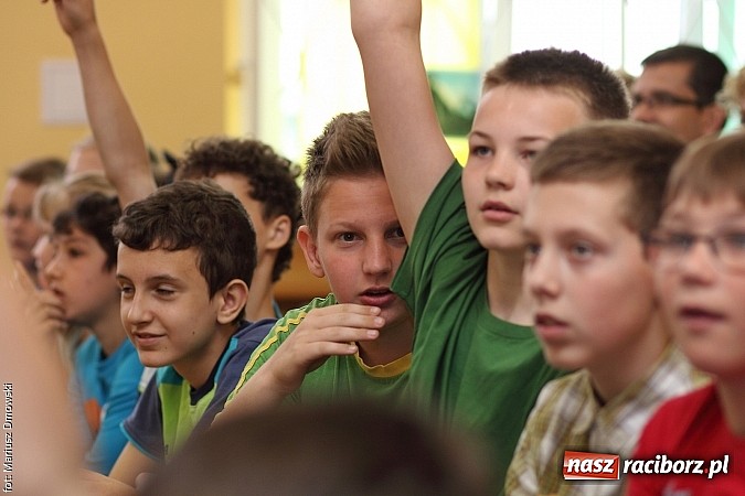 Zdjęcie w galerii na portalu naszraciborz.pl: Nie ma mniej lub bardziej ważnej kulturowości – Dzień Różnorodności Kulturowej w SP 5  wiadomości z regionu