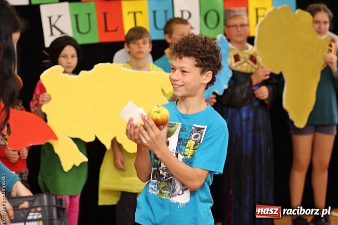 Zdjęcie w galerii na portalu naszraciborz.pl: Nie ma mniej lub bardziej ważnej kulturowości – Dzień Różnorodności Kulturowej w SP 5  wiadomości z regionu