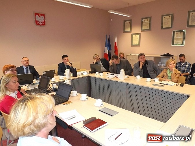 Zdjęcie w galerii na portalu naszraciborz.pl: O reorganizacji szkół i przebudowie placówek wiadomości z regionu