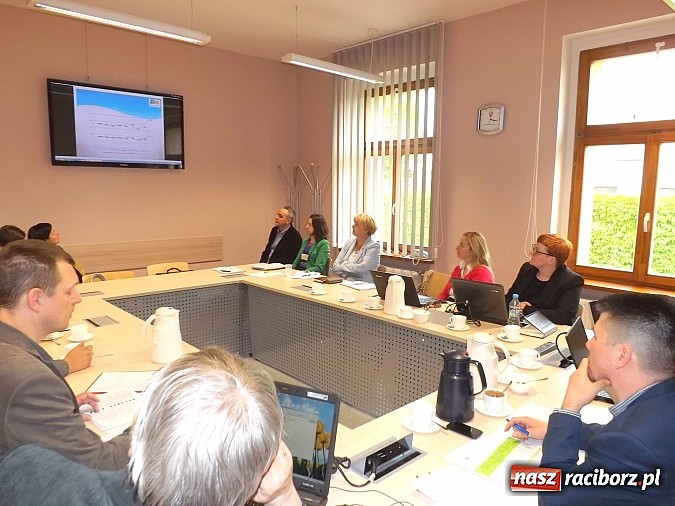 Zdjęcie w galerii na portalu naszraciborz.pl: O reorganizacji szkół i przebudowie placówek wiadomości z regionu