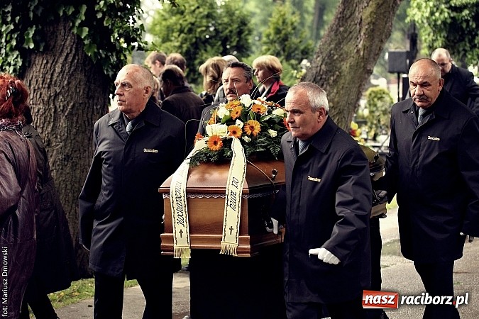 Zdjęcie w galerii na portalu naszraciborz.pl: Na cmentarzu Jeruzalem pożegnano Jana Osuchowskiego  wiadomości z regionu