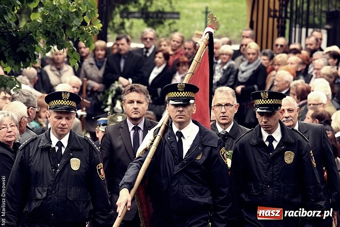 Zdjęcie w galerii na portalu naszraciborz.pl: Na cmentarzu Jeruzalem pożegnano Jana Osuchowskiego  wiadomości z regionu