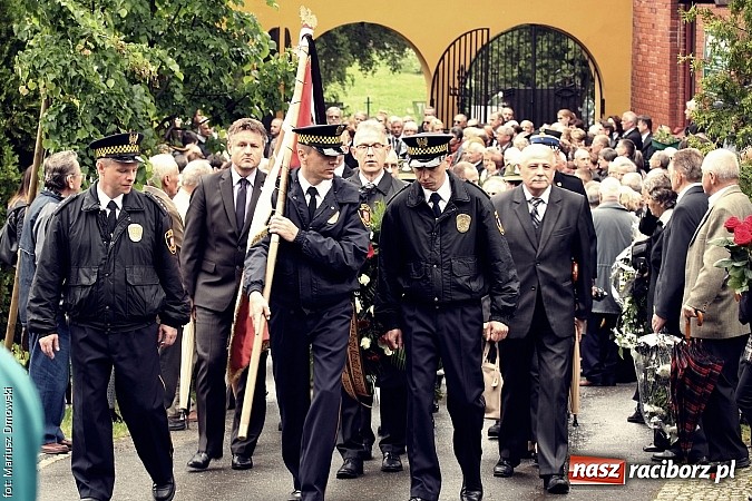 Zdjęcie w galerii na portalu naszraciborz.pl: Na cmentarzu Jeruzalem pożegnano Jana Osuchowskiego  wiadomości z regionu