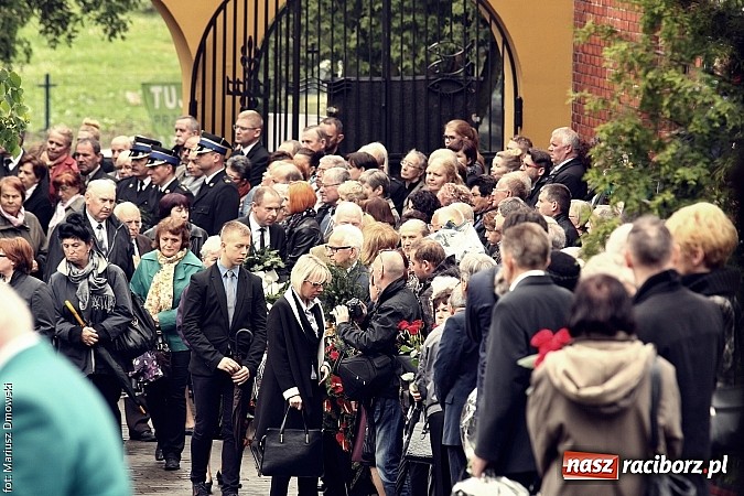 Zdjęcie w galerii na portalu naszraciborz.pl: Na cmentarzu Jeruzalem pożegnano Jana Osuchowskiego  wiadomości z regionu