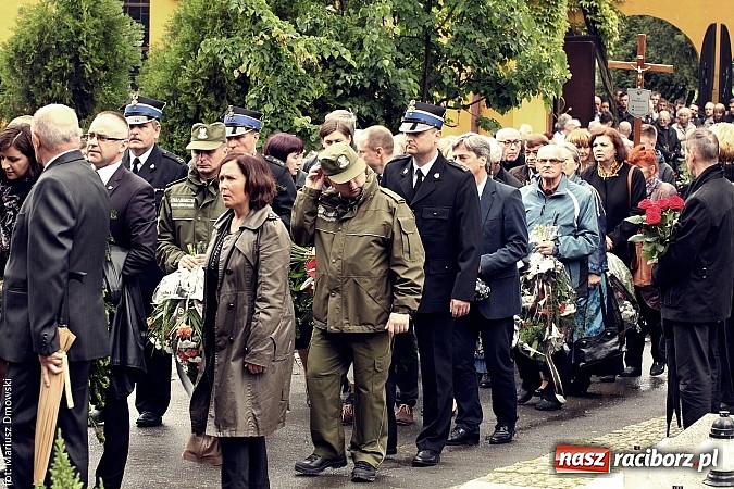 Zdjęcie w galerii na portalu naszraciborz.pl: Na cmentarzu Jeruzalem pożegnano Jana Osuchowskiego  wiadomości z regionu
