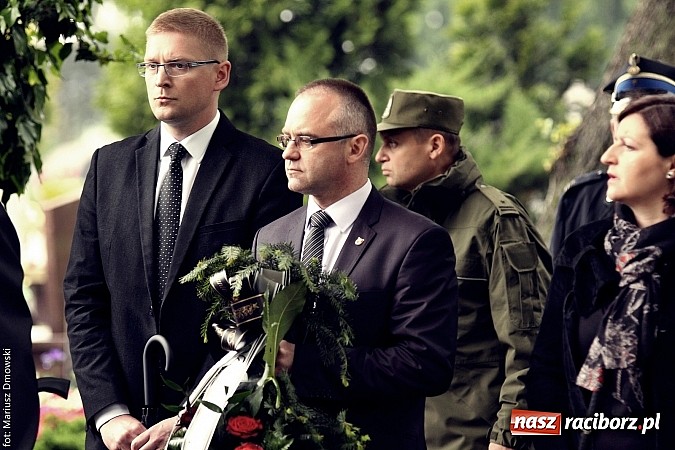 Zdjęcie w galerii na portalu naszraciborz.pl: Na cmentarzu Jeruzalem pożegnano Jana Osuchowskiego  wiadomości z regionu