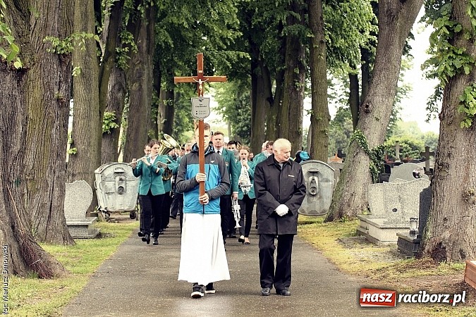 Zdjęcie w galerii na portalu naszraciborz.pl: Na cmentarzu Jeruzalem pożegnano Jana Osuchowskiego  wiadomości z regionu