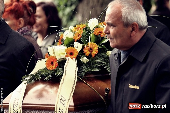 Zdjęcie w galerii na portalu naszraciborz.pl: Na cmentarzu Jeruzalem pożegnano Jana Osuchowskiego  wiadomości z regionu