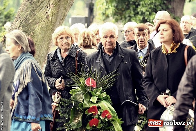 Zdjęcie w galerii na portalu naszraciborz.pl: Na cmentarzu Jeruzalem pożegnano Jana Osuchowskiego  wiadomości z regionu