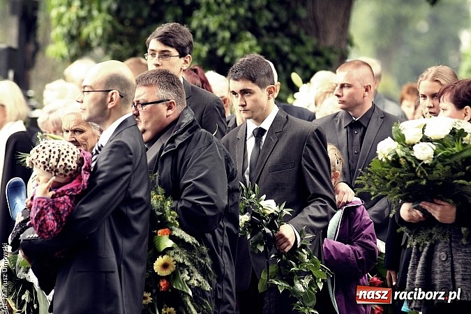 Zdjęcie w galerii na portalu naszraciborz.pl: Na cmentarzu Jeruzalem pożegnano Jana Osuchowskiego  wiadomości z regionu