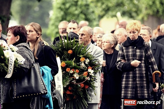 Zdjęcie w galerii na portalu naszraciborz.pl: Na cmentarzu Jeruzalem pożegnano Jana Osuchowskiego  wiadomości z regionu