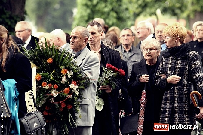 Zdjęcie w galerii na portalu naszraciborz.pl: Na cmentarzu Jeruzalem pożegnano Jana Osuchowskiego  wiadomości z regionu