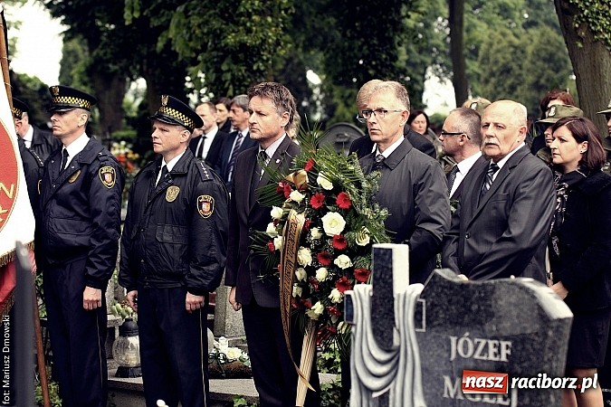Zdjęcie w galerii na portalu naszraciborz.pl: Na cmentarzu Jeruzalem pożegnano Jana Osuchowskiego  wiadomości z regionu