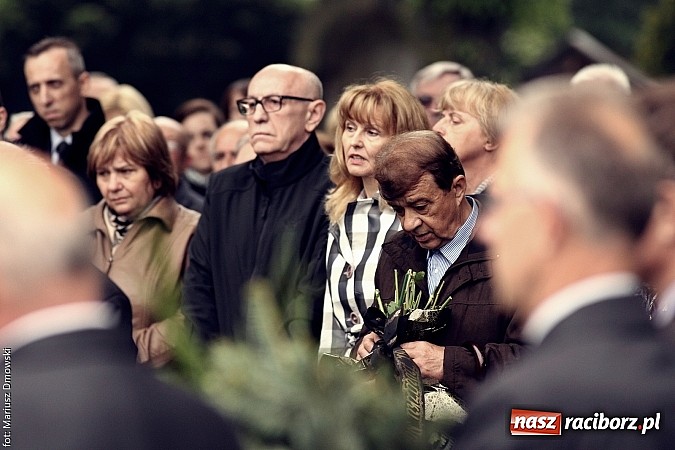 Zdjęcie w galerii na portalu naszraciborz.pl: Na cmentarzu Jeruzalem pożegnano Jana Osuchowskiego  wiadomości z regionu