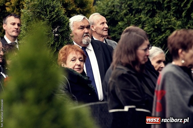 Zdjęcie w galerii na portalu naszraciborz.pl: Na cmentarzu Jeruzalem pożegnano Jana Osuchowskiego  wiadomości z regionu