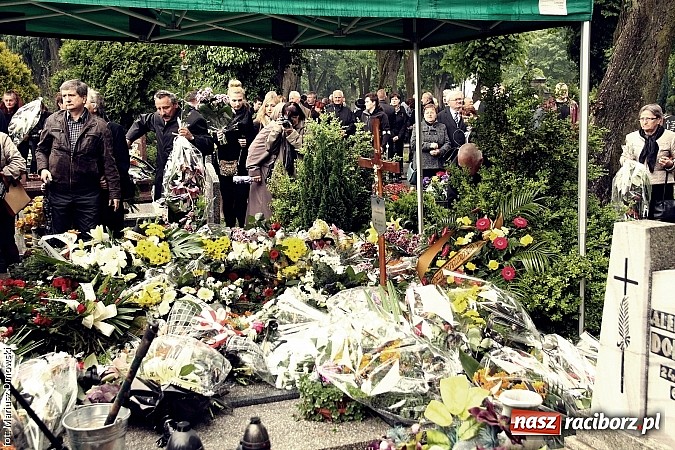 Zdjęcie w galerii na portalu naszraciborz.pl: Na cmentarzu Jeruzalem pożegnano Jana Osuchowskiego  wiadomości z regionu