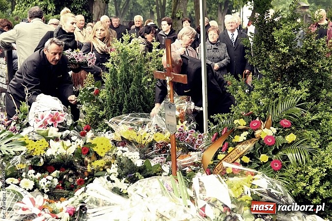Zdjęcie w galerii na portalu naszraciborz.pl: Na cmentarzu Jeruzalem pożegnano Jana Osuchowskiego  wiadomości z regionu