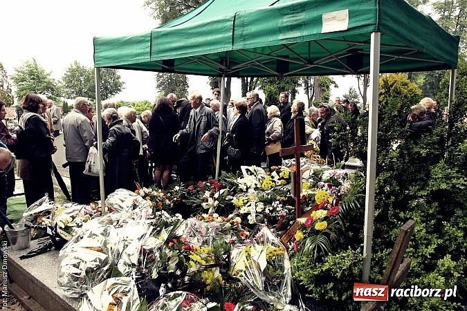 Zdjęcie w galerii na portalu naszraciborz.pl: Na cmentarzu Jeruzalem pożegnano Jana Osuchowskiego  wiadomości z regionu