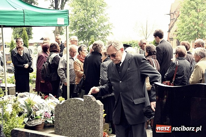 Zdjęcie w galerii na portalu naszraciborz.pl: Na cmentarzu Jeruzalem pożegnano Jana Osuchowskiego  wiadomości z regionu