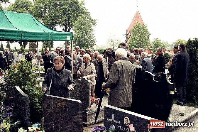 Zdjęcie w galerii na portalu naszraciborz.pl: Na cmentarzu Jeruzalem pożegnano Jana Osuchowskiego  wiadomości z regionu