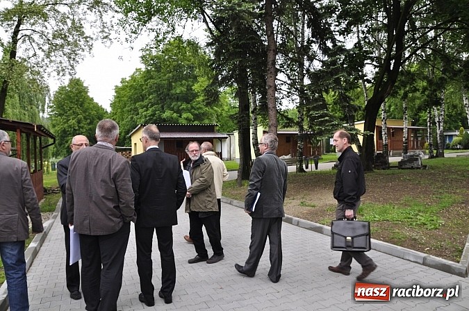 Zdjęcie w galerii na portalu naszraciborz.pl: Radni zwiedzili kemping na Oborze. Anna Ronin: Nie chcę być upierdliwa, ale po co nam to? wiadomości z regionu