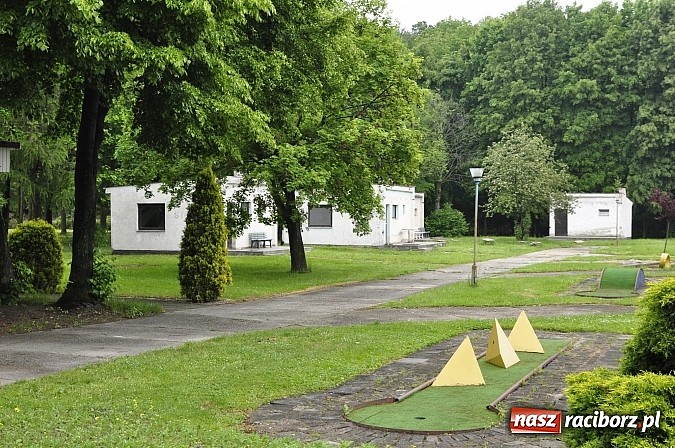 Zdjęcie w galerii na portalu naszraciborz.pl: Radni zwiedzili kemping na Oborze. Anna Ronin: Nie chcę być upierdliwa, ale po co nam to? wiadomości z regionu