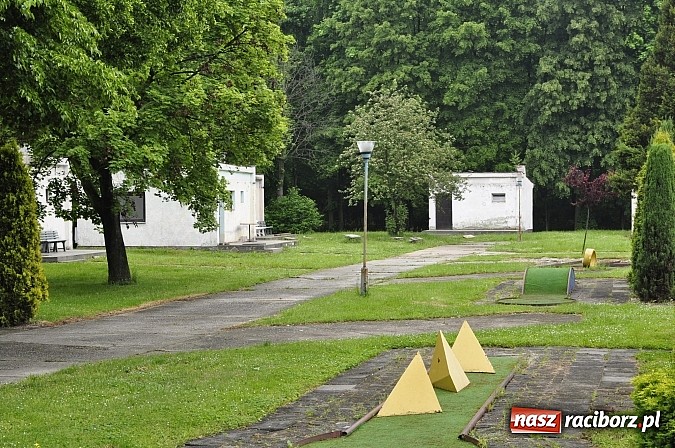 Zdjęcie w galerii na portalu naszraciborz.pl: Radni zwiedzili kemping na Oborze. Anna Ronin: Nie chcę być upierdliwa, ale po co nam to? wiadomości z regionu