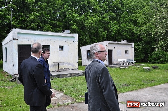 Zdjęcie w galerii na portalu naszraciborz.pl: Radni zwiedzili kemping na Oborze. Anna Ronin: Nie chcę być upierdliwa, ale po co nam to? wiadomości z regionu