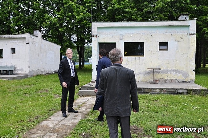 Zdjęcie w galerii na portalu naszraciborz.pl: Radni zwiedzili kemping na Oborze. Anna Ronin: Nie chcę być upierdliwa, ale po co nam to? wiadomości z regionu