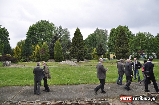 Zdjęcie w galerii na portalu naszraciborz.pl: Radni zwiedzili kemping na Oborze. Anna Ronin: Nie chcę być upierdliwa, ale po co nam to? wiadomości z regionu