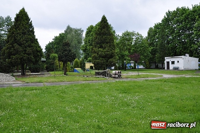 Zdjęcie w galerii na portalu naszraciborz.pl: Radni zwiedzili kemping na Oborze. Anna Ronin: Nie chcę być upierdliwa, ale po co nam to? wiadomości z regionu