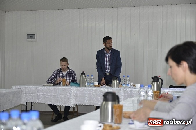 Zdjęcie w galerii na portalu naszraciborz.pl: Radni zwiedzili kemping na Oborze. Anna Ronin: Nie chcę być upierdliwa, ale po co nam to? wiadomości z regionu