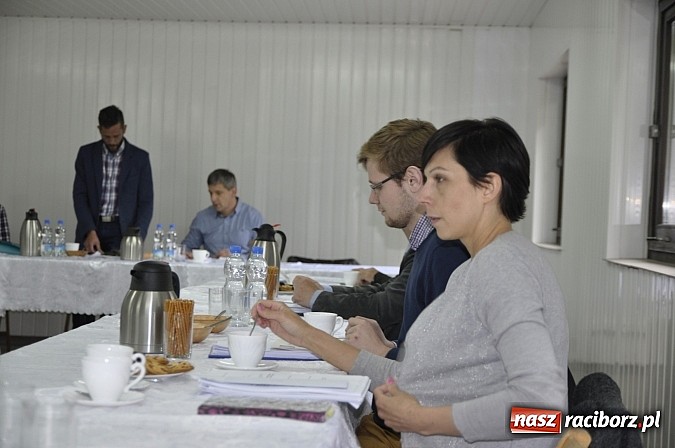 Zdjęcie w galerii na portalu naszraciborz.pl: Radni zwiedzili kemping na Oborze. Anna Ronin: Nie chcę być upierdliwa, ale po co nam to? wiadomości z regionu