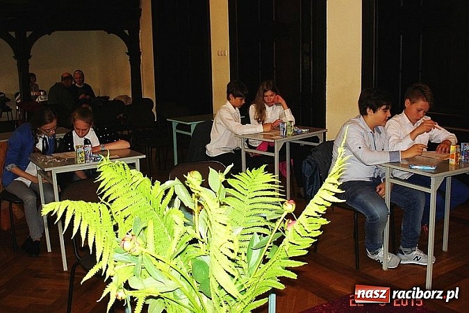 Zdjęcie w galerii na portalu naszraciborz.pl: Lolek, Karol, Jan Paweł II – papież po raz piąty w Gimnazjum nr 5  wiadomości z regionu