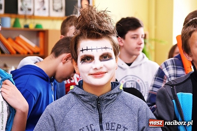 Zdjęcie w galerii na portalu naszraciborz.pl: Warsztaty, ćwiczenia chemiczne, pokazy fizyczne, gry... Czyli Festiwal Nauki i Techniki w Gimnazjum nr 5  wiadomości z regionu