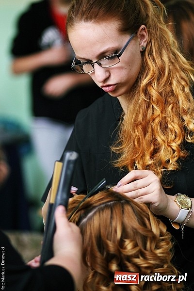 Zdjęcie w galerii na portalu naszraciborz.pl: Warsztaty, ćwiczenia chemiczne, pokazy fizyczne, gry... Czyli Festiwal Nauki i Techniki w Gimnazjum nr 5  wiadomości z regionu