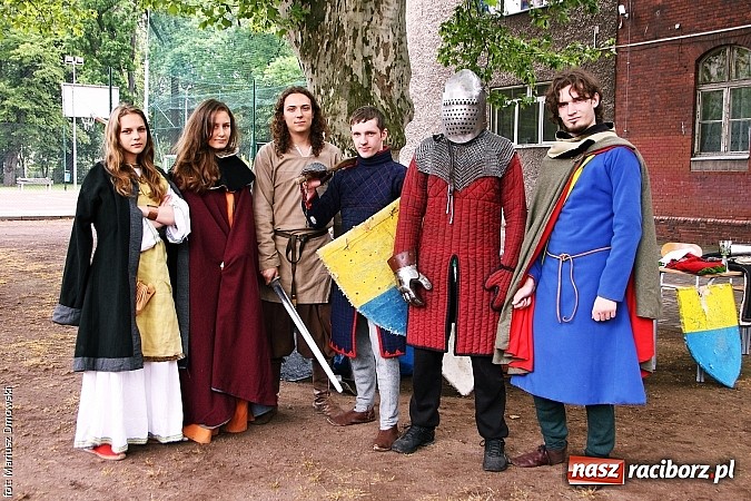 Zdjęcie w galerii na portalu naszraciborz.pl: Warsztaty, ćwiczenia chemiczne, pokazy fizyczne, gry... Czyli Festiwal Nauki i Techniki w Gimnazjum nr 5  wiadomości z regionu