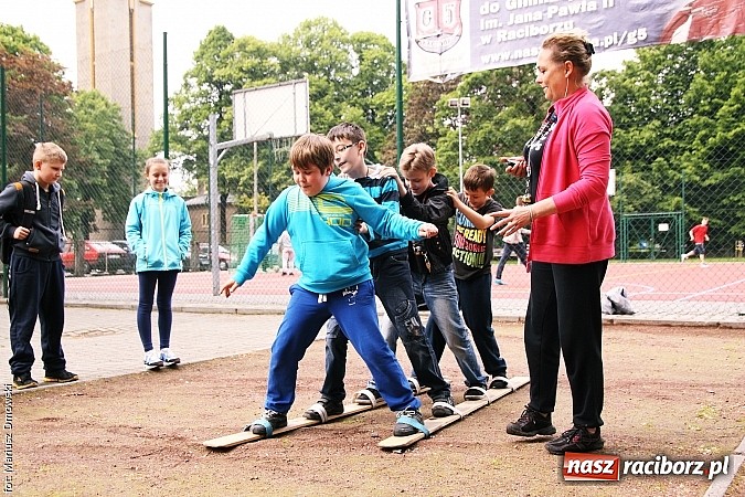 Zdjęcie w galerii na portalu naszraciborz.pl: Warsztaty, ćwiczenia chemiczne, pokazy fizyczne, gry... Czyli Festiwal Nauki i Techniki w Gimnazjum nr 5  wiadomości z regionu