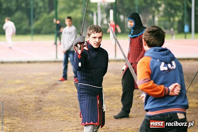 Zdjęcie w galerii na portalu naszraciborz.pl: Warsztaty, ćwiczenia chemiczne, pokazy fizyczne, gry... Czyli Festiwal Nauki i Techniki w Gimnazjum nr 5  wiadomości z regionu