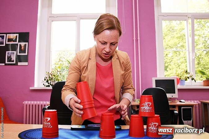 Zdjęcie w galerii na portalu naszraciborz.pl: Warsztaty, ćwiczenia chemiczne, pokazy fizyczne, gry... Czyli Festiwal Nauki i Techniki w Gimnazjum nr 5  wiadomości z regionu