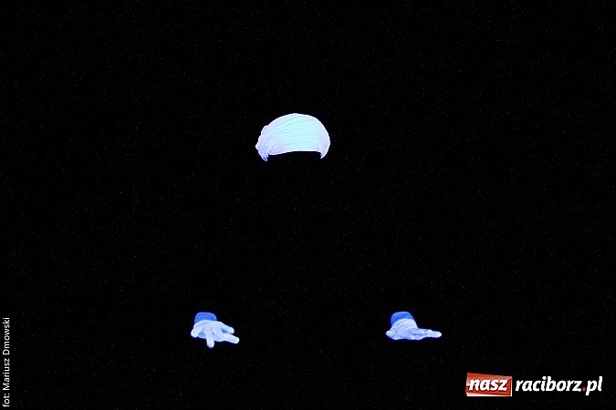 Zdjęcie w galerii na portalu naszraciborz.pl: Warsztaty, ćwiczenia chemiczne, pokazy fizyczne, gry... Czyli Festiwal Nauki i Techniki w Gimnazjum nr 5  wiadomości z regionu