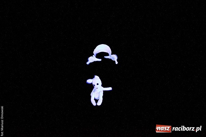 Zdjęcie w galerii na portalu naszraciborz.pl: Warsztaty, ćwiczenia chemiczne, pokazy fizyczne, gry... Czyli Festiwal Nauki i Techniki w Gimnazjum nr 5  wiadomości z regionu