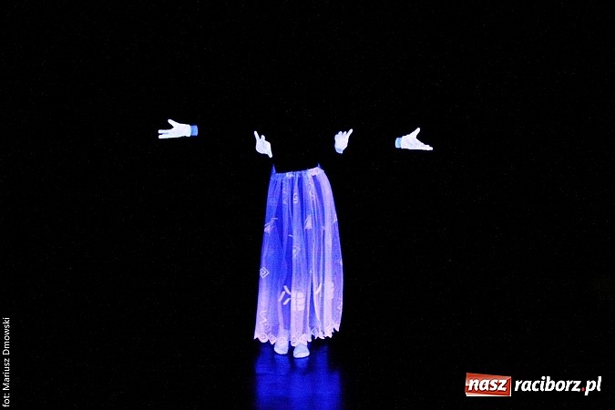 Zdjęcie w galerii na portalu naszraciborz.pl: Warsztaty, ćwiczenia chemiczne, pokazy fizyczne, gry... Czyli Festiwal Nauki i Techniki w Gimnazjum nr 5  wiadomości z regionu