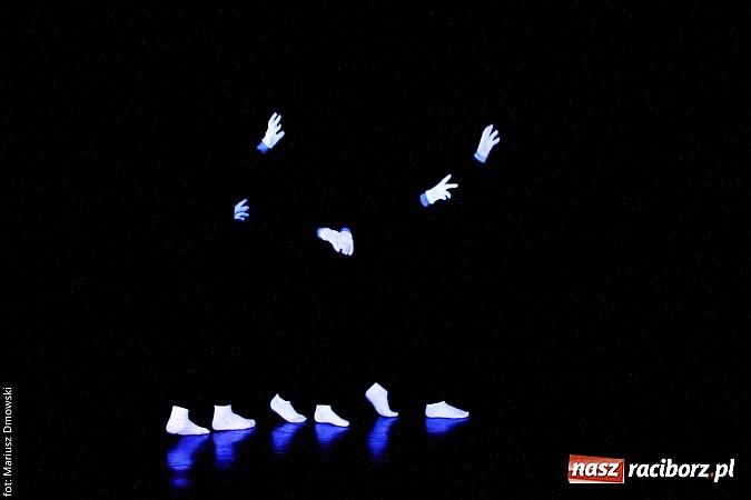 Zdjęcie w galerii na portalu naszraciborz.pl: Warsztaty, ćwiczenia chemiczne, pokazy fizyczne, gry... Czyli Festiwal Nauki i Techniki w Gimnazjum nr 5  wiadomości z regionu