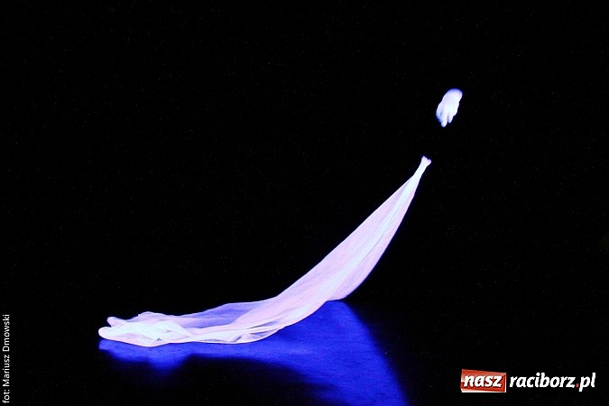 Zdjęcie w galerii na portalu naszraciborz.pl: Warsztaty, ćwiczenia chemiczne, pokazy fizyczne, gry... Czyli Festiwal Nauki i Techniki w Gimnazjum nr 5  wiadomości z regionu