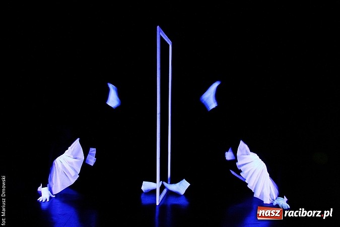 Zdjęcie w galerii na portalu naszraciborz.pl: Warsztaty, ćwiczenia chemiczne, pokazy fizyczne, gry... Czyli Festiwal Nauki i Techniki w Gimnazjum nr 5  wiadomości z regionu